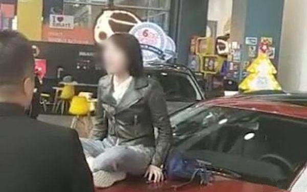 奔馳女車主維 權(quán)：到底是車的問(wèn)題還是4S店的問(wèn)題？